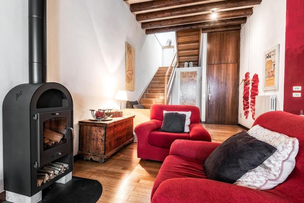 Loft Overlooking The Old Town . Feltre Exteriör bild